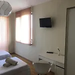 Gazde/Camere de închiriat Casa Angela