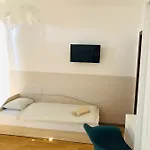 Gazde/Camere de închiriat Casa Angela